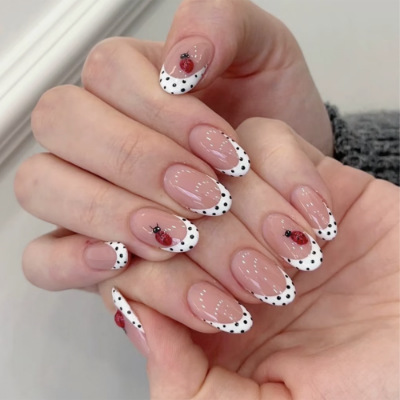 Lot de 24 faux ongles en amand - Nail Art Pink avis et prix