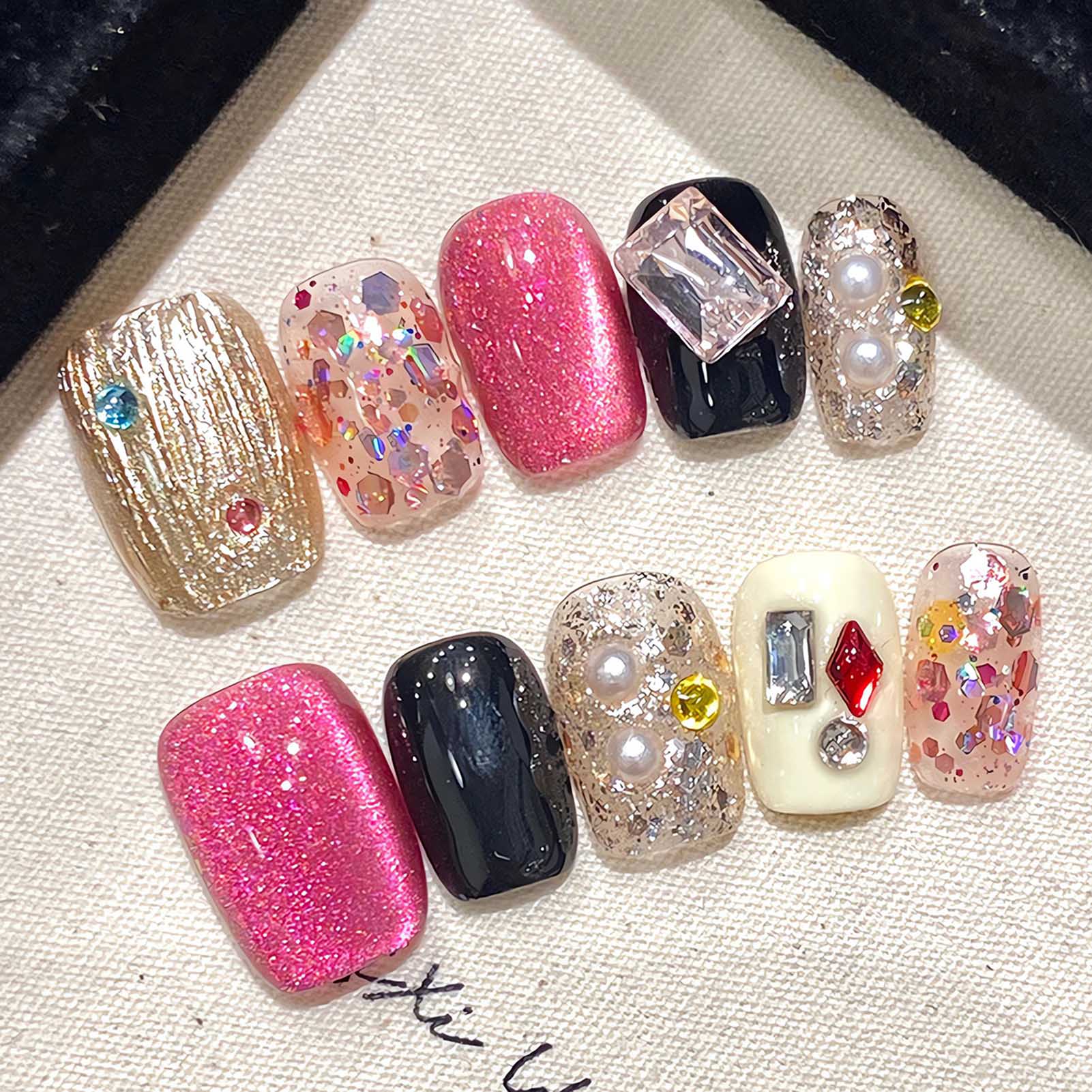 Faux yeux de chat brillants à  - Nail Art Gliter avis et prix